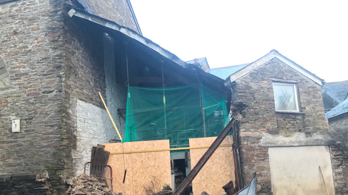 Building collapses on A388 in Callington cornishtimes.co.uk